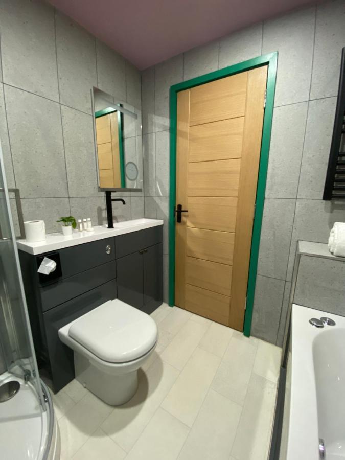 Aaron Wise - 51 Fitzhamon Apartments Cardiff Extérieur photo