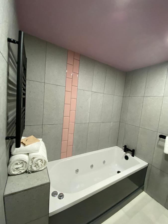 Aaron Wise - 51 Fitzhamon Apartments Cardiff Extérieur photo