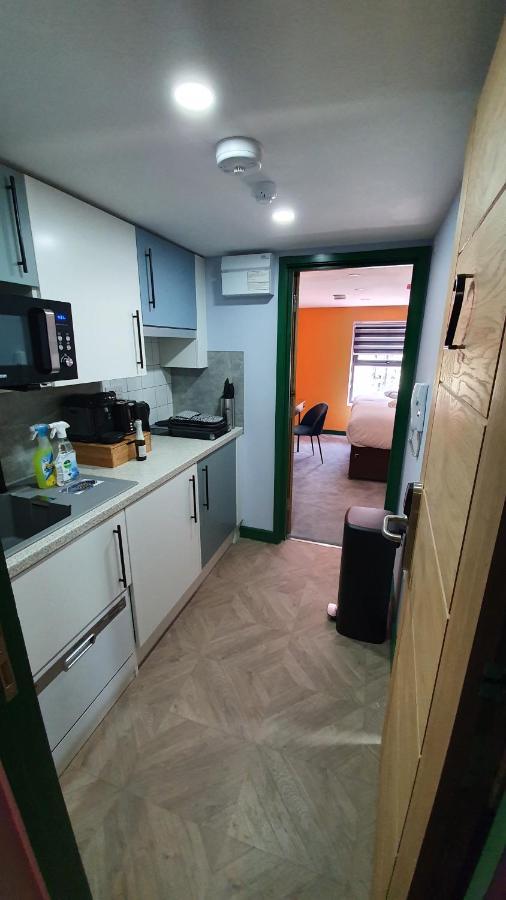 Aaron Wise - 51 Fitzhamon Apartments Cardiff Extérieur photo