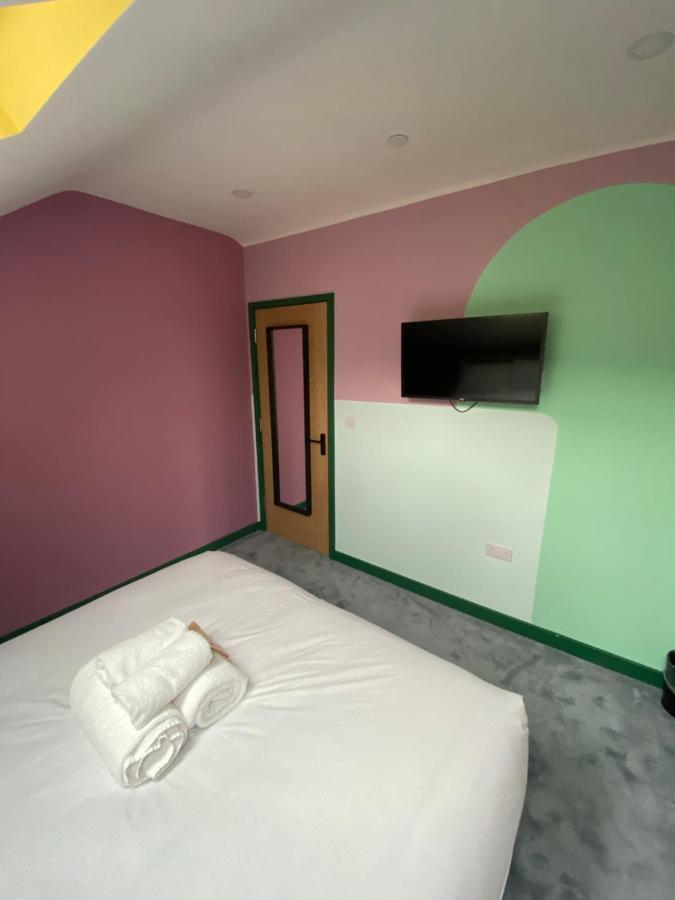 Aaron Wise - 51 Fitzhamon Apartments Cardiff Extérieur photo
