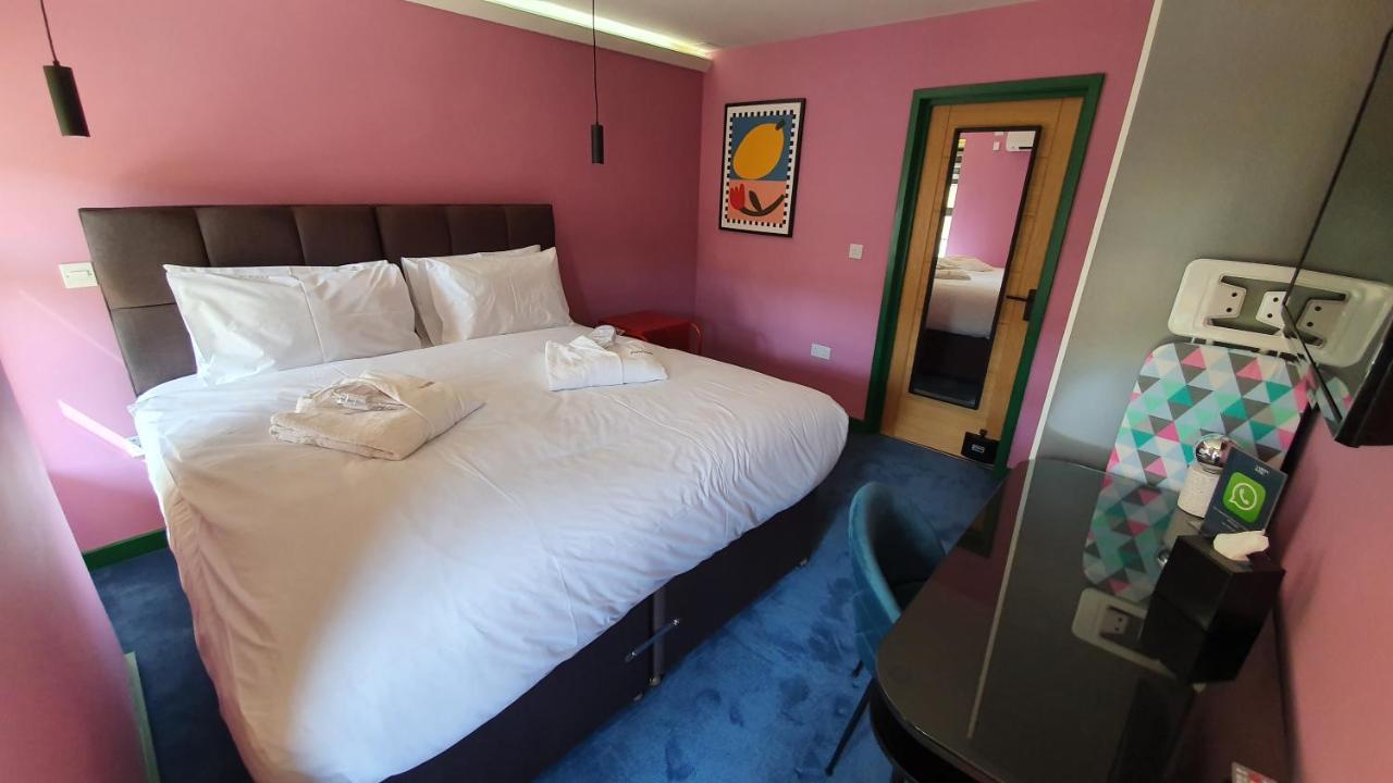 Aaron Wise - 51 Fitzhamon Apartments Cardiff Extérieur photo