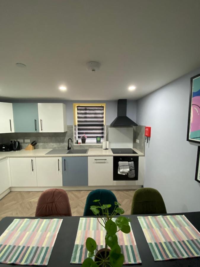 Aaron Wise - 51 Fitzhamon Apartments Cardiff Extérieur photo