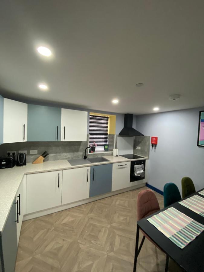 Aaron Wise - 51 Fitzhamon Apartments Cardiff Extérieur photo