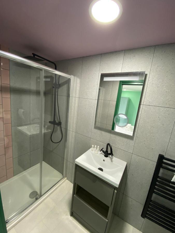 Aaron Wise - 51 Fitzhamon Apartments Cardiff Extérieur photo